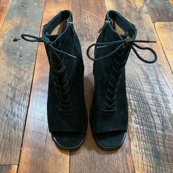 Frye Amy Black Suede Peep Toe Lace-Up Booties Size 8.5 - Picture 11 of 14